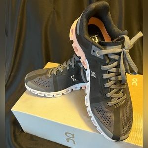 Wide
US 6.5
EUR 37.5
UK 4.5
Rock | Rose